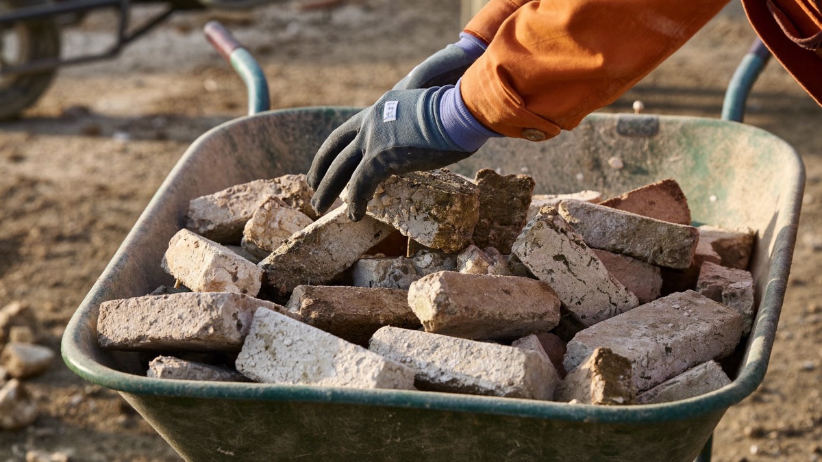 Kreislaufwirtschaft am Bau: Warum das Recycling von Bauschutt weiter an Bürokratie scheitert